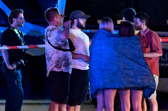 Uma pessoa morre e 15 ficam feridas após atropelamento durante parada LGBTQIA+ em Berlim - foto 3