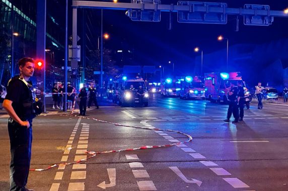Uma pessoa morre e 15 ficam feridas após atropelamento durante parada LGBTQIA+ em Berlim - foto 2