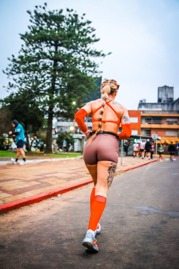 Três-maiense Bruna Lisarassa dos Santos conquista 4º lugar geral feminino nos 10 km da Meia Maratona Internacional - foto 4