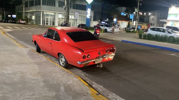 Caminhonete perde o controle e atinge quatro veículos estacionados no Centro de Santo Ângelo - foto 2