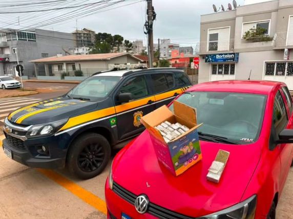 Droga estava escondida no porta-malas de um carro; duas crianças que viajavam no veículo foram encaminhadas ao Conselho Tutelar.