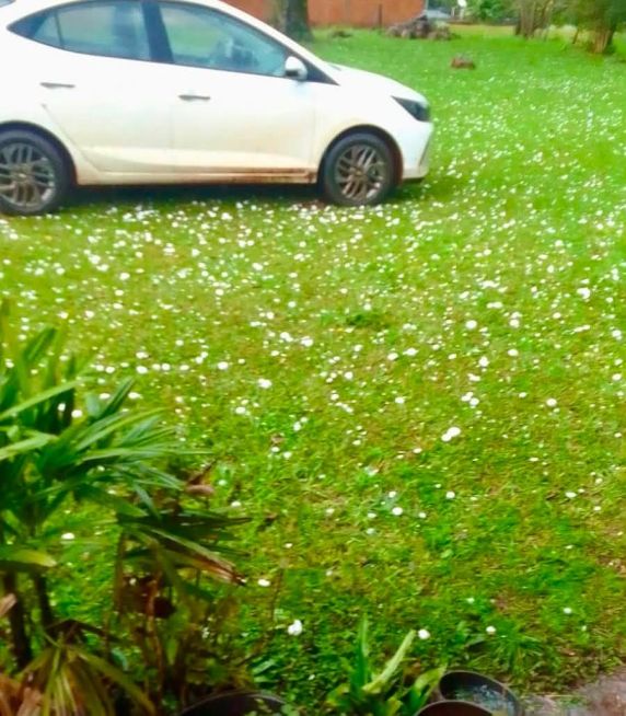 Temporal de granizo causa danos em cerca de 300 residências em Santo Antônio das Missões - foto 2