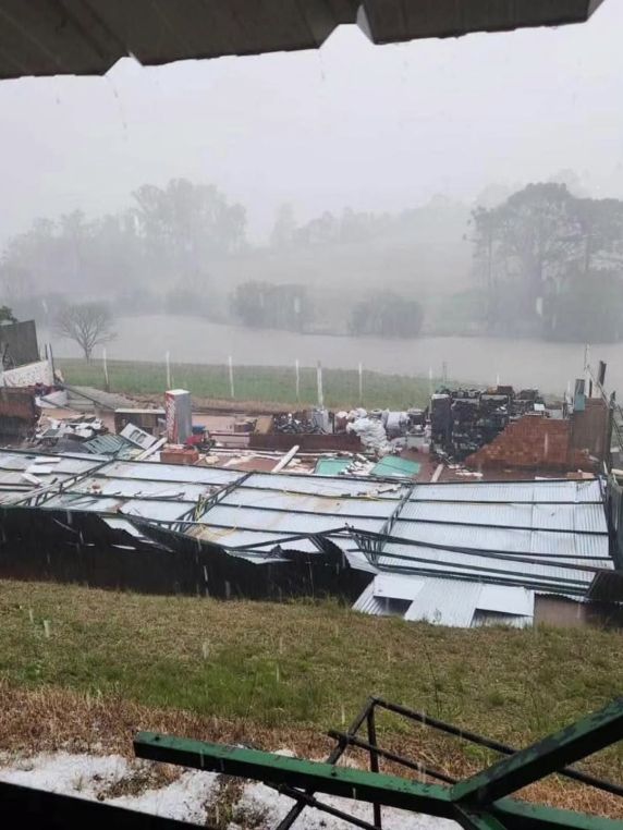 Temporal causa estragos em Não-Me-Toque e pode ter sido provocado por microexplosão - foto 5