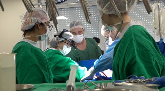 Publicação da segunda portaria do Ministério da Saúde garante o complemento financeiro para a implantação da Alta Complexidade em Cardiologia, permitindo ao Hospital Vida & Saúde ampliar a oferta de cirurgias e procedimentos especializados para a população da região.