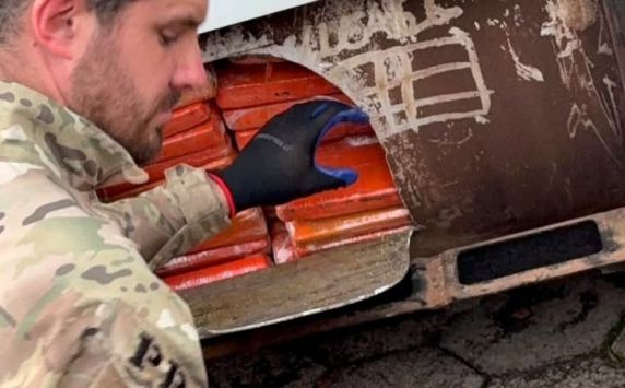 Cão farejador da PRF descobre mais de meia tonelada de maconha escondidos em tanque de combustível de carreta em Xanxerê - foto 2