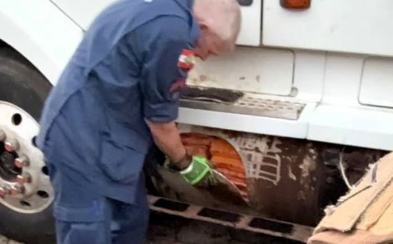 Cão farejador da PRF descobre mais de meia tonelada de maconha escondidos em tanque de combustível de carreta em Xanxerê - foto 3