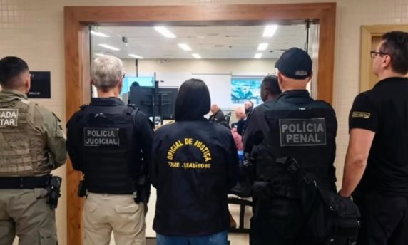 Subtítulo: Após dois dias de julgamento, o Conselho de Sentença absolveu os seis acusados, entre eles o então prefeito de Tupanci do Sul, em caso envolvendo um homicídio e uma tentativa de homicídio ocorridos em 2020.