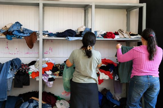 Ação promovida pela Secretaria Municipal de Assistência Social, por meio do CRAS, reuniu doações da comunidade e garantiu acesso gratuito a itens para moradores do município.