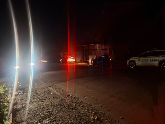 Acidente ocorreu na noite de sexta-feira (31), na Rua Dr. Pestana; condutor sofreu apenas escoriações e a Brigada Militar registrou a ocorrência.