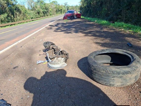 Colisão entre carreta e carro deixa motorista preso às ferragens na BR-285 - foto 4