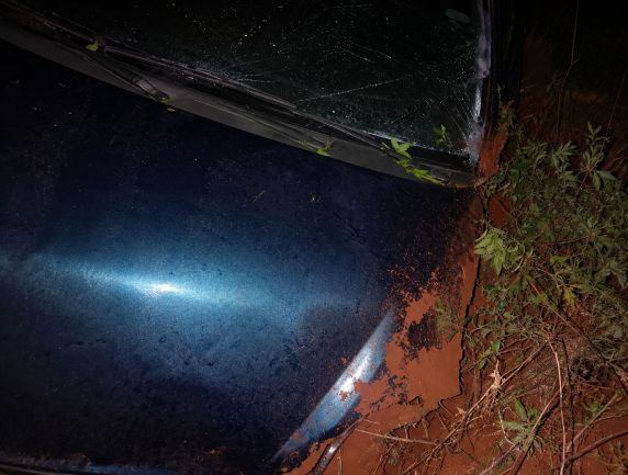 Colisão entre um GM Corsa e um Renault Scenic deixou seis pessoas feridas, entre elas três crianças, na noite deste sábado (8), em Três Passos. As vítimas foram encaminhadas ao hospital e não apresentam ferimentos graves.