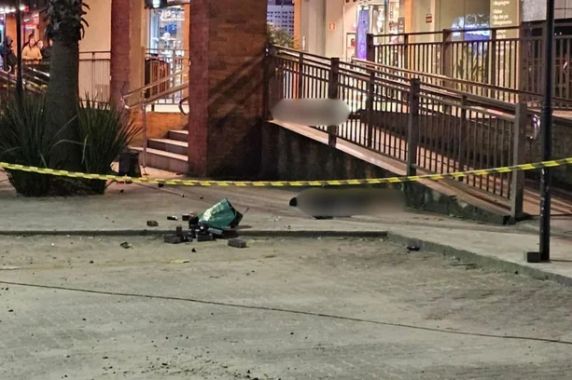 Ocorrência foi registrada na noite desta segunda-feira (10). Segundo a BM, foram apreendidas armas de fogo