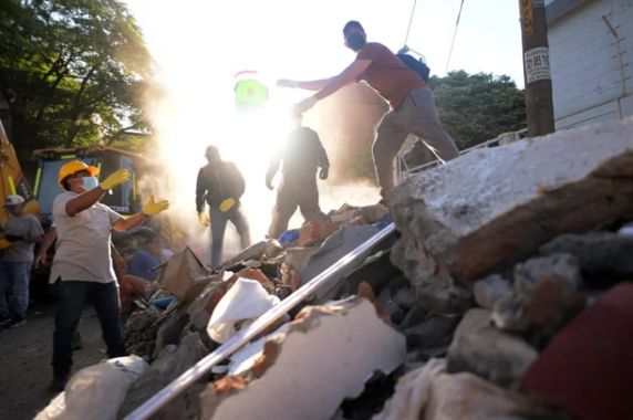 Presidente da Colômbia decreta situação de emergência após terremoto com mais de cem mortos - foto 3