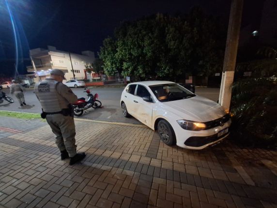 Colisão ocorreu no início da noite desta quarta-feira (12), na Rua 14 de Julho, próximo ao viaduto
