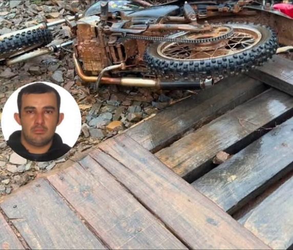 Motocicleta de Flávio Souto Pereira foi localizada sobre uma ponte na localidade de Passo dos Freire; Polícia Civil investiga as circunstâncias da morte