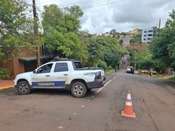CrossFox cai em riacho após condutora perder o controle em Ijuí - foto 3