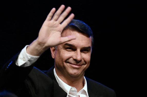 Decisão ocorreu após o senador relatar dificuldades para registrar sua candidatura à Presidência da República