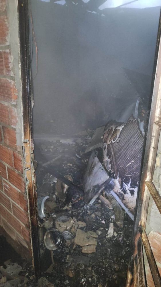 Incêndio destrói residência e deixa duas pessoas feridas em Chapecó - foto 4