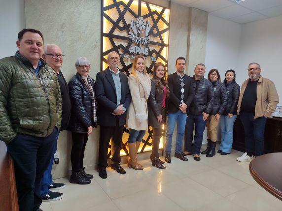 Apae de Três de Maio homenageia advogados voluntários pelo trabalho dedicado à garantia de direitos e ao apoio às famílias atendidas pela instituição.