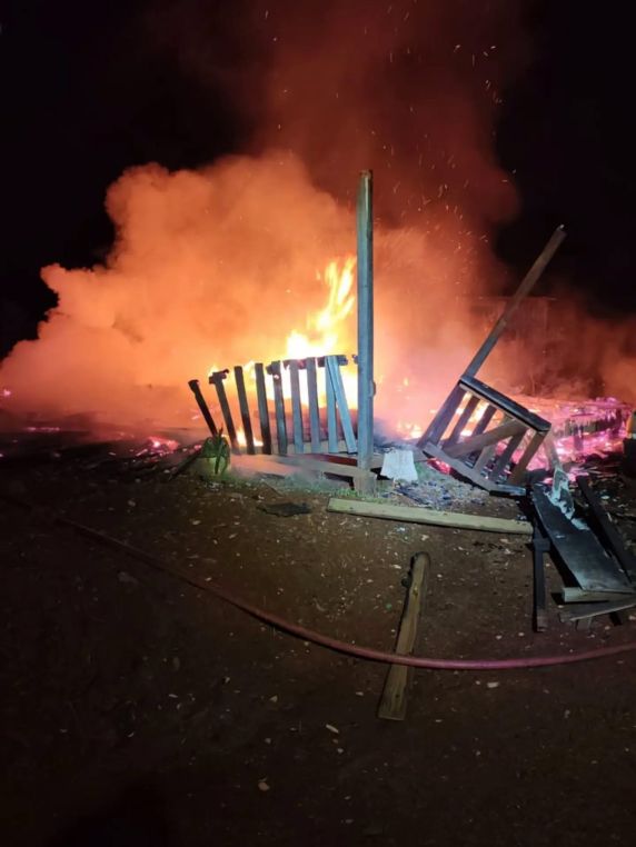 Incêndio destrói residência no interior de Esperança do Sul durante a madrugada - foto 4