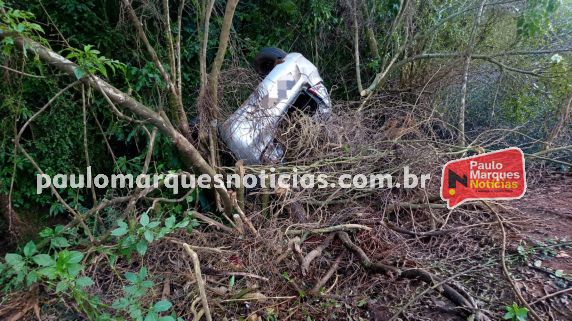 Veículo foi encontrado no início da manhã deste domingo (16), próximo ao trajeto entre Horizontina e Três de Maio; não há informações sobre possíveis ocupantes.