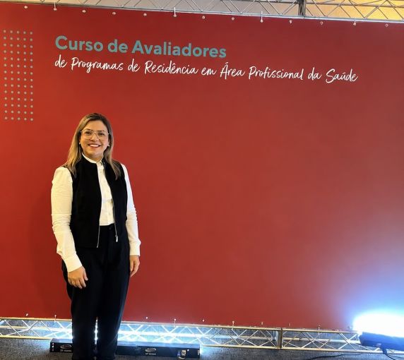 Enfermeira do Hospital Vida & Saúde participa de formação nacional para avaliadores de Programas de Residência em Saúde, fortalecendo a atuação da instituição nas áreas de ensino e qualificação profissional.