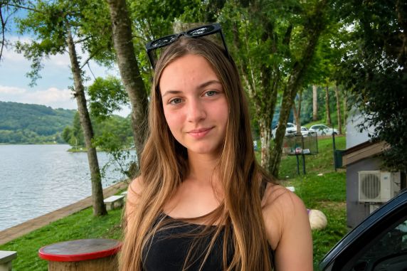Adolescente de 13 anos é morta a facadas dentro de casa em Encantado