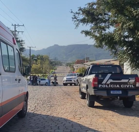 Adolescente de 13 anos é morta a facadas dentro de casa em Encantado - foto 3