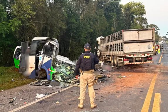 Colisão frontal foi no km 209. A maioria das vítimas seguia de Imbituva para hospitais da Grande Curitiba