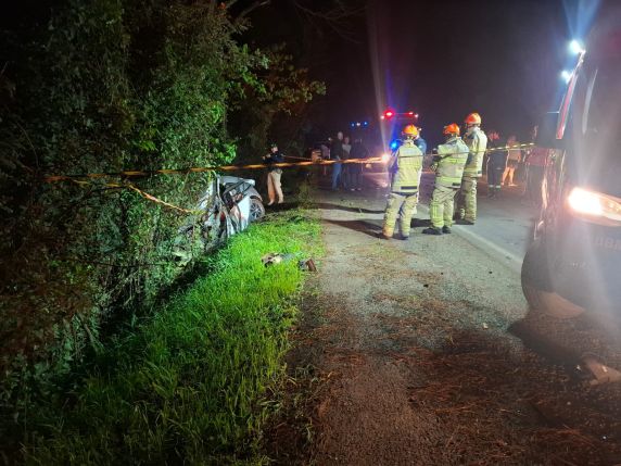 Colisão frontal entre um caminhão e um Renault Sandero ocorreu na noite desta quarta-feira (19), entre Panambi e Pejuçara