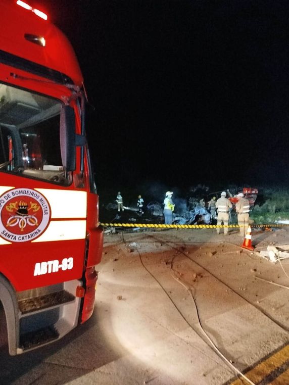 Pai e dois filhos morrem em grave acidente na SC-305 - foto 3