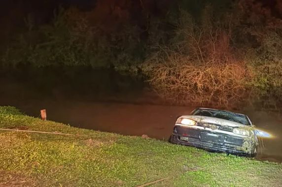 Casal morre após veículo cair em sanga em Dom Pedrito - foto 2
