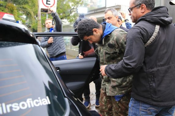 Nicolas Gabriel Almeida Staubuss, 22 anos, passou por audiência de custódia nesta sexta-feira