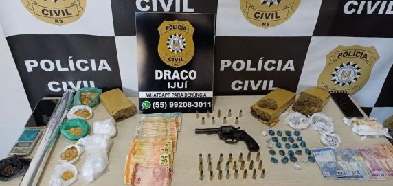 Ação da DRACO no Condomínio da Pedreira apreendeu mais de 2,4 quilos de entorpecentes, arma, munições e dinheiro