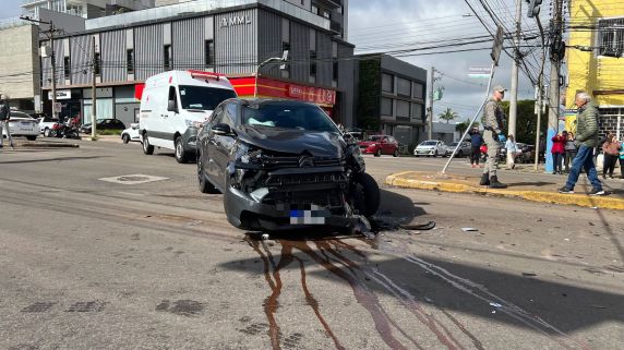 Acidente com ambulância do Samu deixa paciente morto e três socorristas feridos em Passo Fundo - foto 3