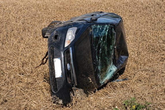 Acidente aconteceu na manhã deste sábado, próximo ao acesso a Humaitá; motorista era o único ocupante e não teve ferimentos graves.