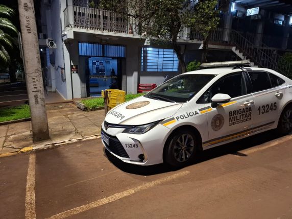 Mulher, de 66 anos, sofreu uma pequena lesão nas costas e foi atendida na UPA antes de registrar a ocorrência na Delegacia de Polícia Civil