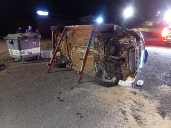 Acidente ocorreu na noite de segunda-feira, em Dionísio Cerqueira; vítima foi desencarcerada pelos bombeiros e encaminhada ao hospital