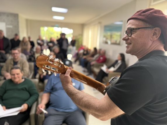 Voluntariado leva música a pacientes da Oncologia do Hospital Vida & Saúde - foto 5