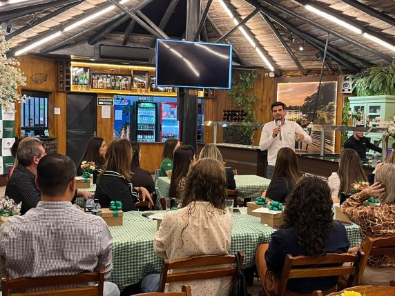 A explanação do presidente da Fenasoja 2026, Marcos Eduardo Servat, esteve na pauta da primeira reunião da Comissão organizadora da próxima edição da Expogiruá e Feira do Butiá