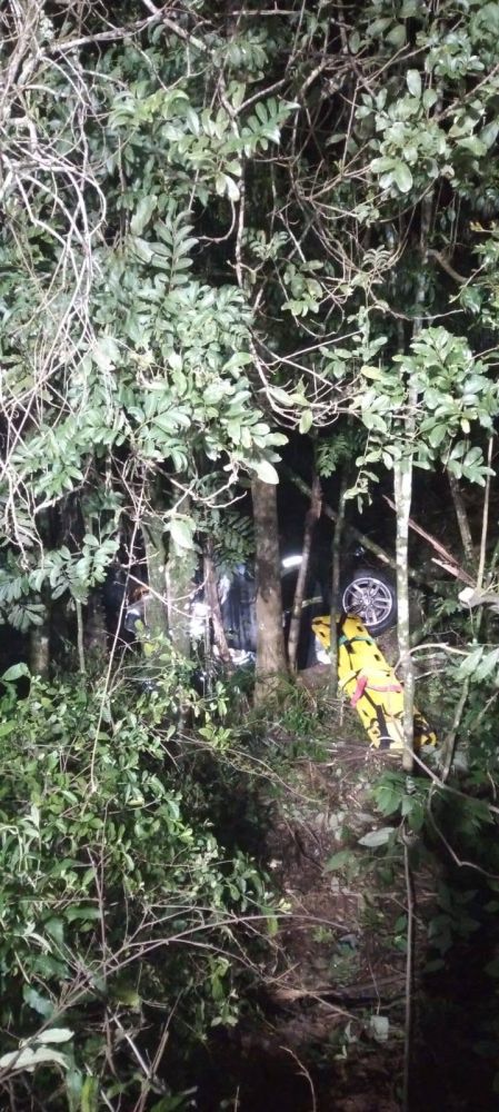 Saída de pista na BR-116 deixa quatro feridos e uma pessoa morta - foto 3