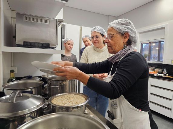 Atividades gratuitas em Horizontina incluem oficinas culinárias, tecelagem, exposição escolar, experiências com a natureza e apresentação teatral para toda a família.