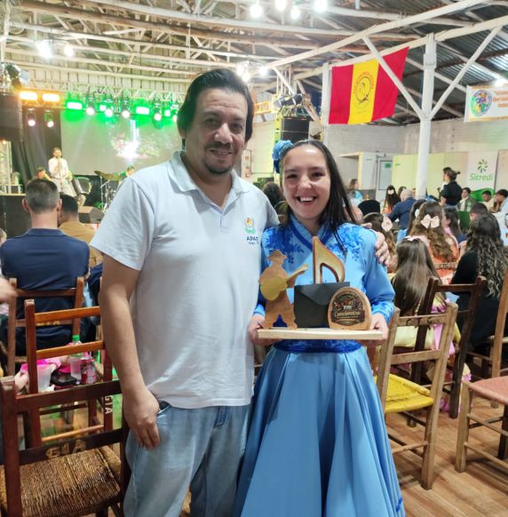 Aluna da Apae de Três de Maio conquista 1º lugar no XVIII Cancioneiro da Canção Gaúcha e Nativista - foto 3