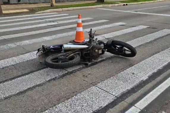 Vítima de 28 anos teria perdido o controle após bater no retrovisor do automóvel, segundo relato do condutor à polícia