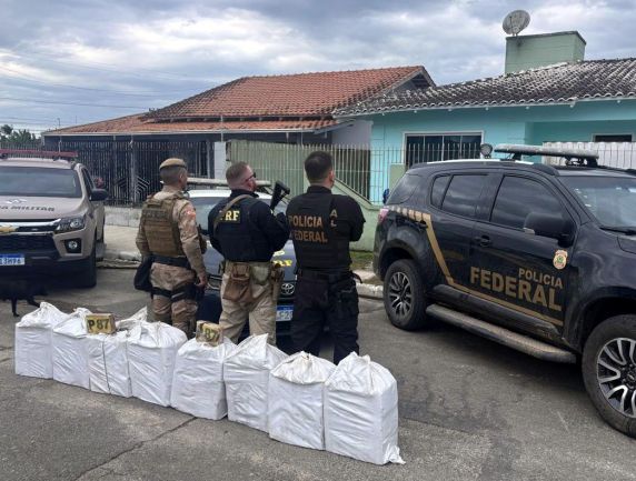 Ação integrada PRF, PF e PM descobre depósito subterrâneo com mais de 200 quilos de cocaína em Itajaí