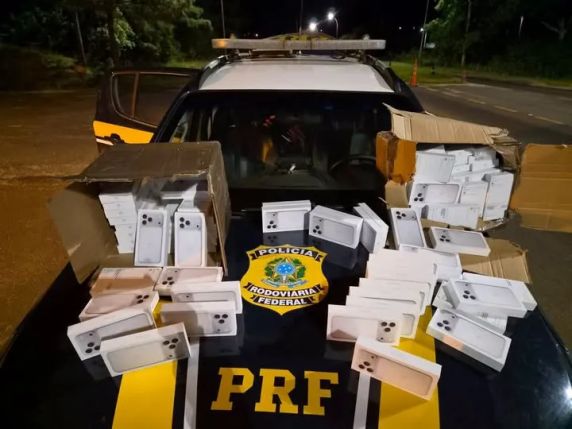 PRF apreende 116 iPhones avaliados em R$ 900 mil na BR-290