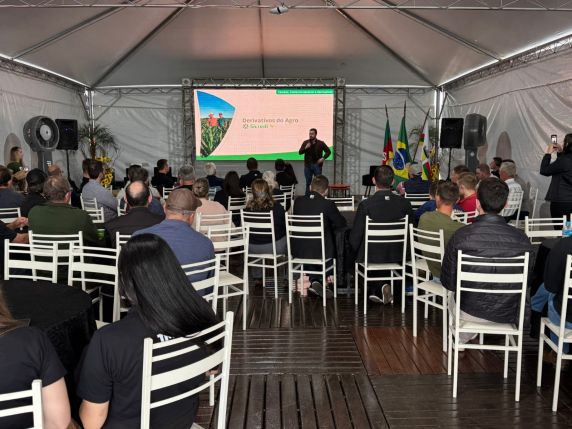 Especialista em hedge, Matheus Zimmermann, apresentou na Expo Terneira estratégias para proteger margens, reduzir riscos e ampliar a previsibilidade nos negócios do agronegócio.