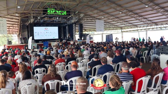 Encontro realizado na Expo Terneira destacou a importância da informação, do manejo e de novas estratégias para fortalecer a produção leiteira