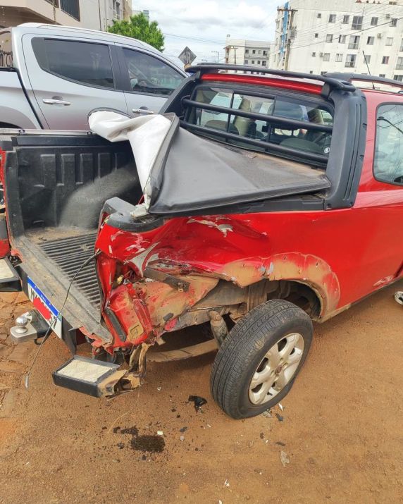 Colisão envolvendo uma Fiat Strada e uma motocicleta ocorreu no bairro Efapi; segunda vítima da moto foi encaminhada pelo SAER para atendimento especializado