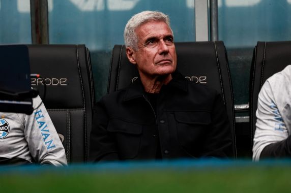 Direção tricolor decidiu encerrar o trabalho do treinador português neste domingo (13), após sequência de resultados ruins no Campeonato Brasileiro